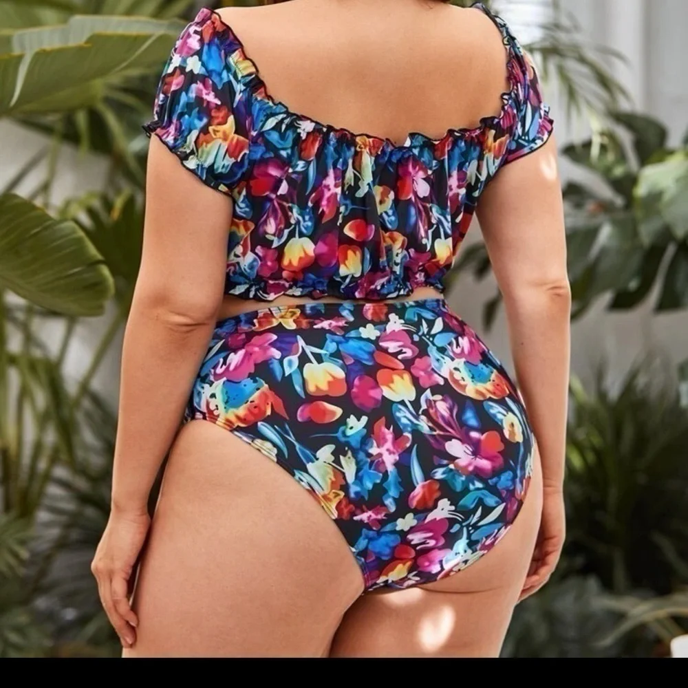 Two Piece Floral swimsuit - Picture 6 of 6